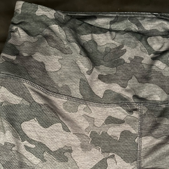 NEW LISTING - RBX camo leggings size L - Picture 3 of 5